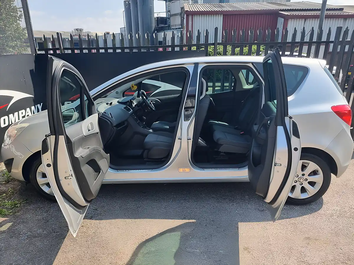 Used 2010 Vauxhall Meriva Se Silver - Interior and Exterior details 5