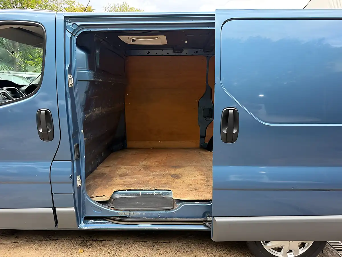 Used 2010 Vauxhall Vivaro Panel Van L1 Blue - Interior and Exterior details 13