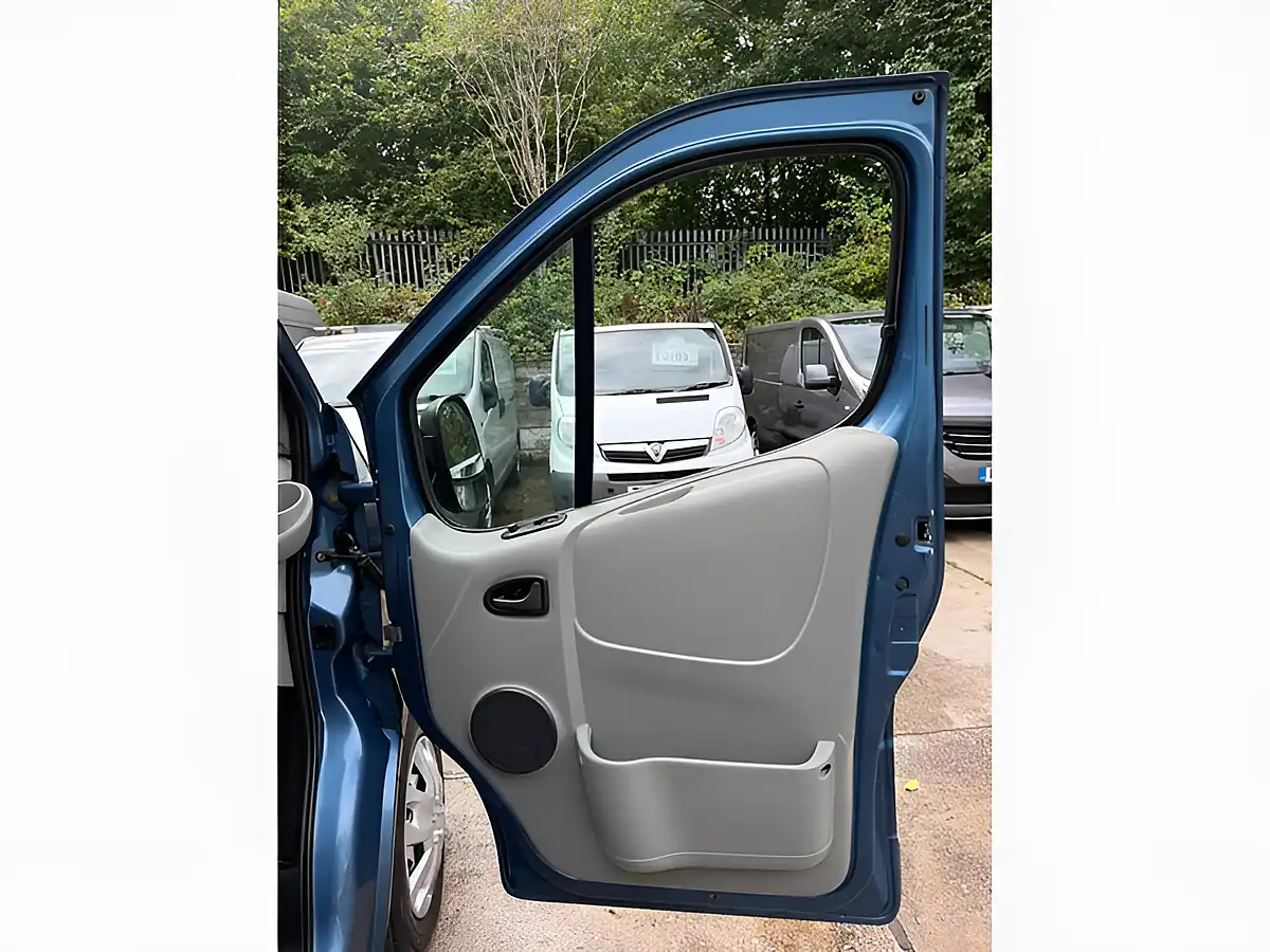 Used 2010 Vauxhall Vivaro Panel Van L1 Blue - Interior and Exterior details 15