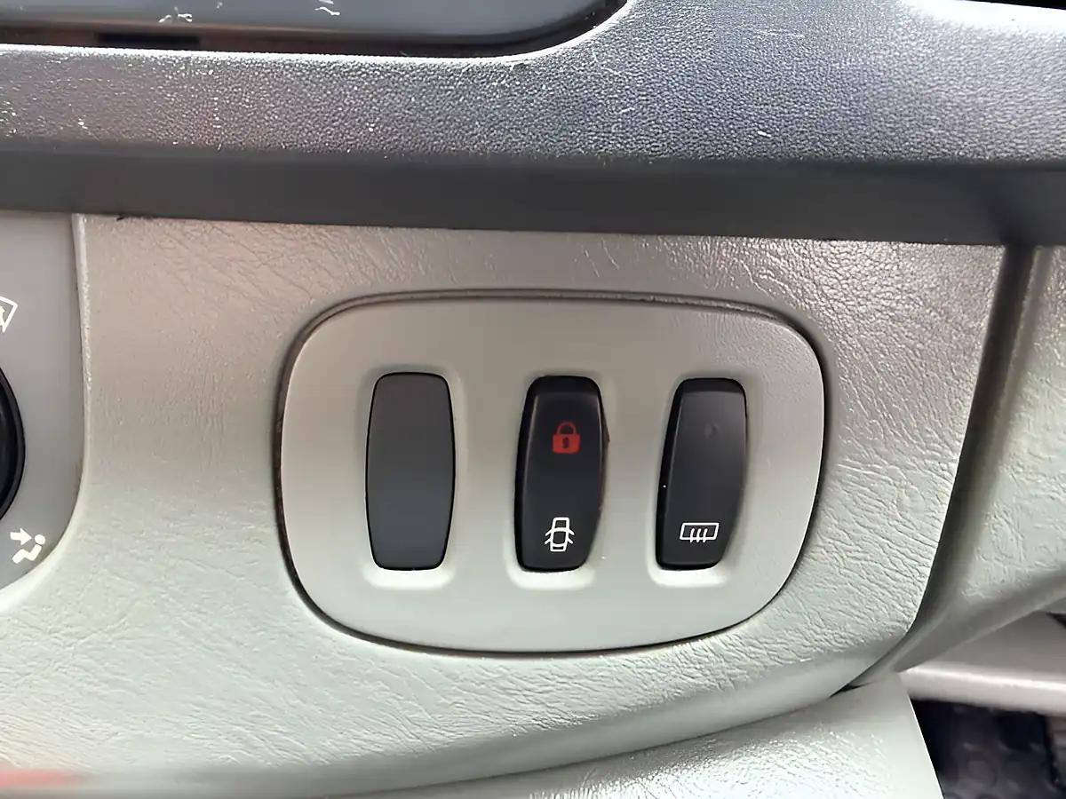 Used 2010 Vauxhall Vivaro Panel Van L1 Blue - Interior and Exterior details 16