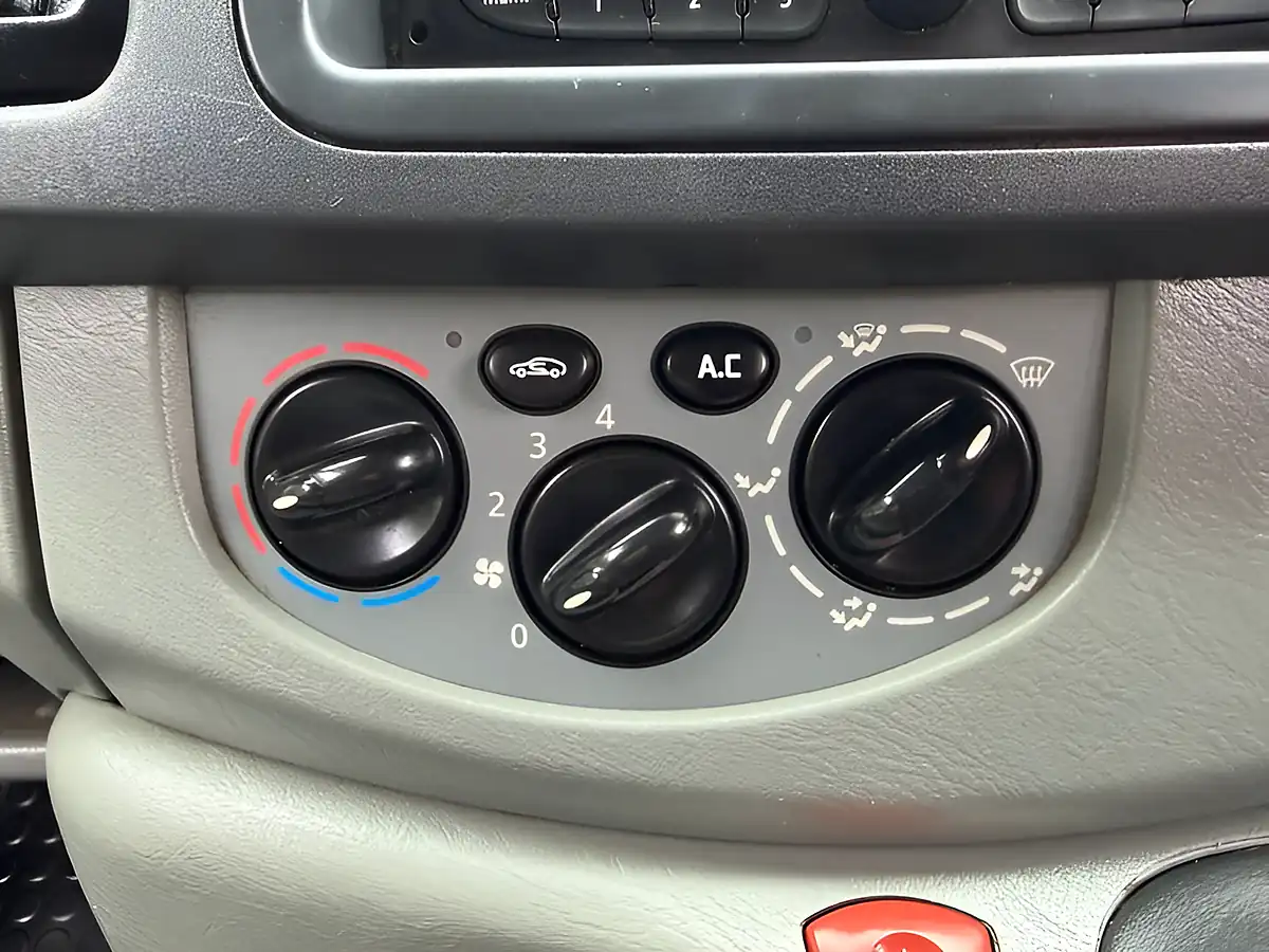 Used 2010 Vauxhall Vivaro Panel Van L1 Blue - Interior and Exterior details 18