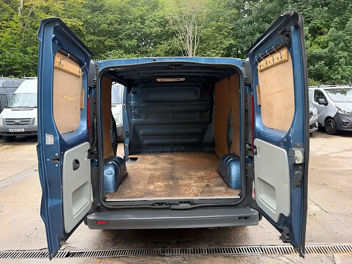Used 2010 Vauxhall Vivaro Panel Van L1 Blue - Interior and Exterior details 9