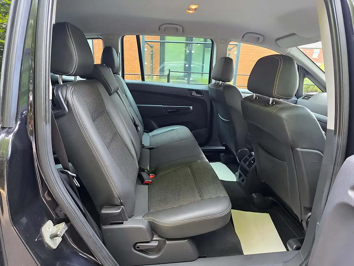 Used 2010 Vauxhall Zafira Design Black - Interior and Exterior details 11