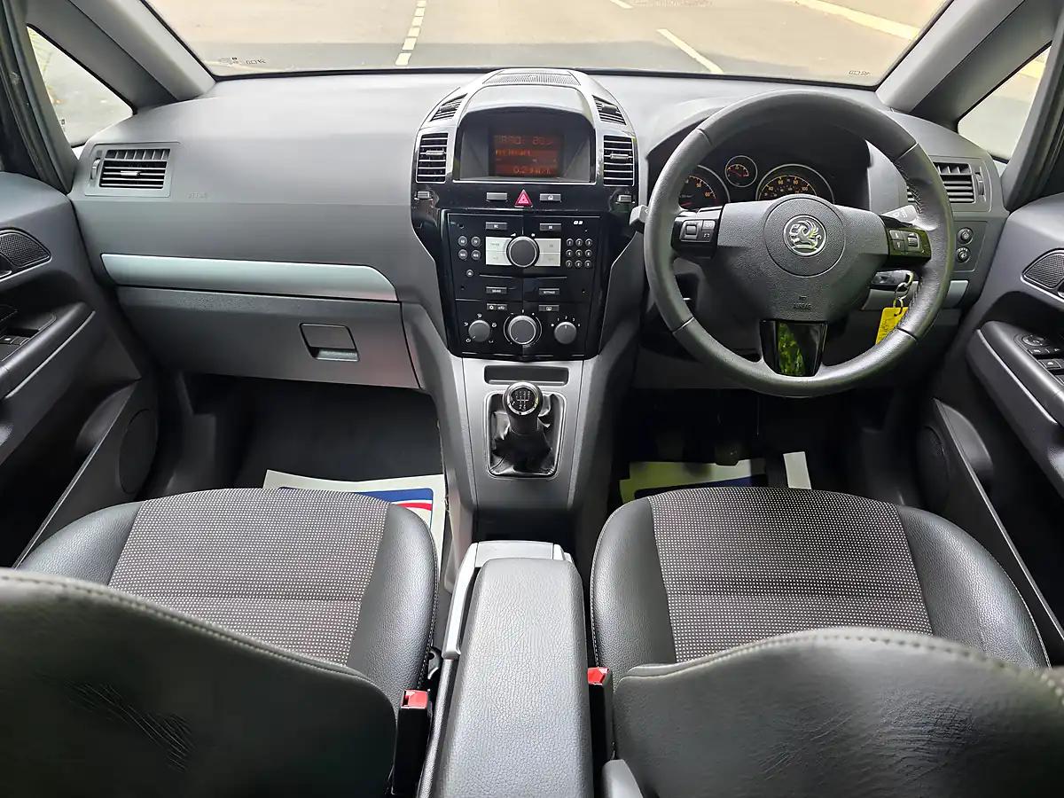 Used 2010 Vauxhall Zafira Design Black - Interior and Exterior details 12