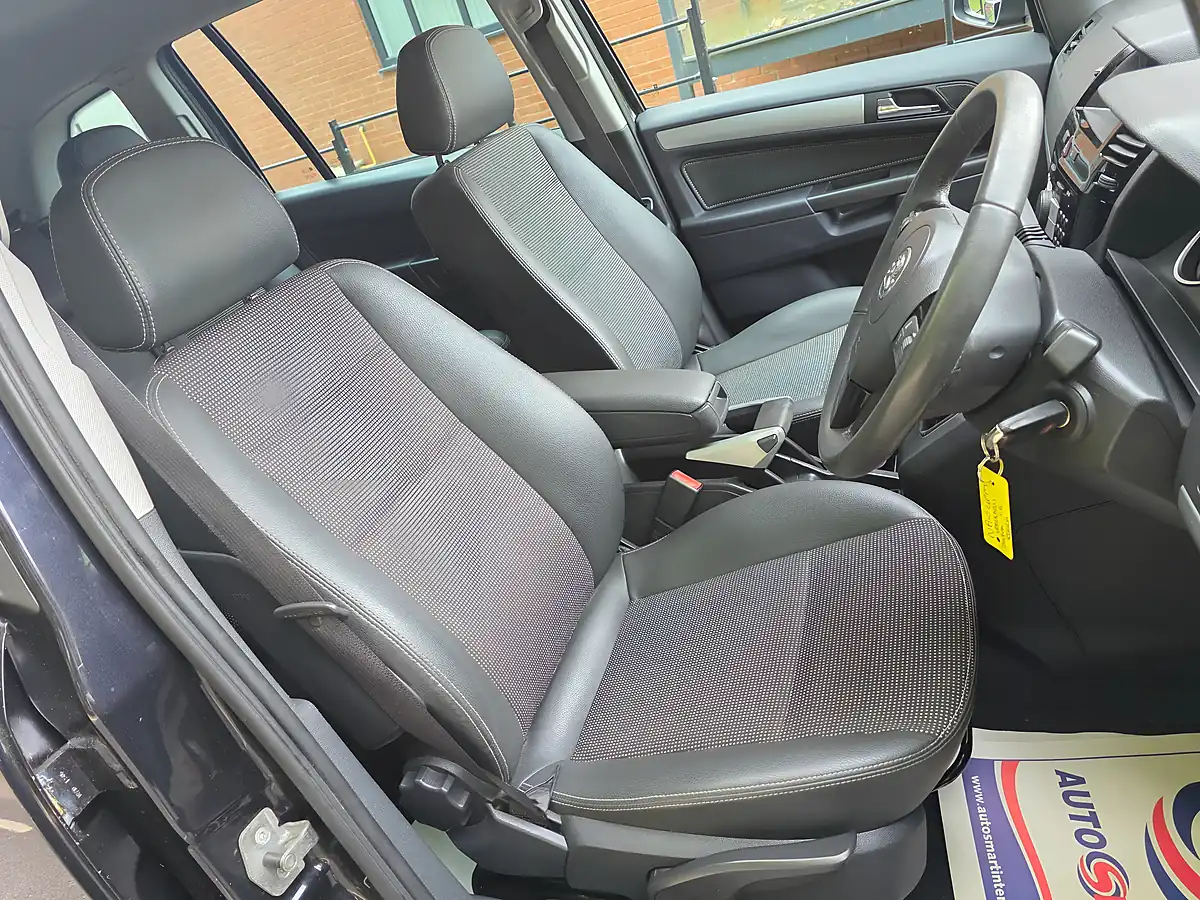 Used 2010 Vauxhall Zafira Design Black - Interior and Exterior details 14