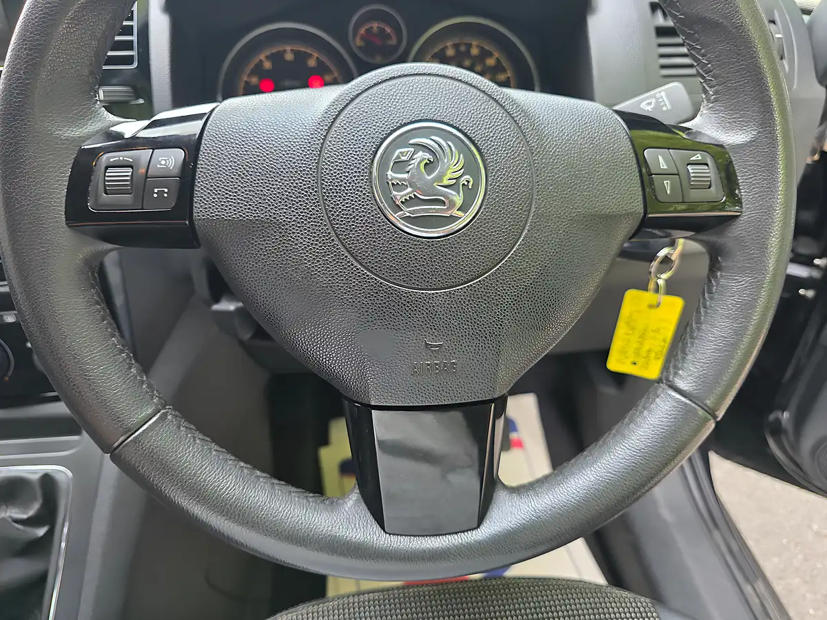 Used 2010 Vauxhall Zafira Design Black - Interior and Exterior details 16