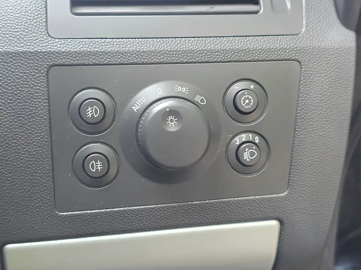 Used 2010 Vauxhall Zafira Design Black - Interior and Exterior details 17