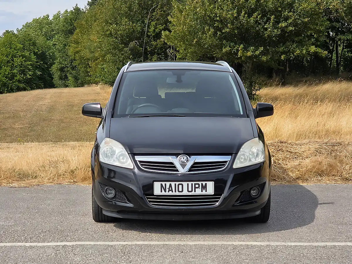 Used 2010 Vauxhall Zafira Design Black - Interior and Exterior details 2