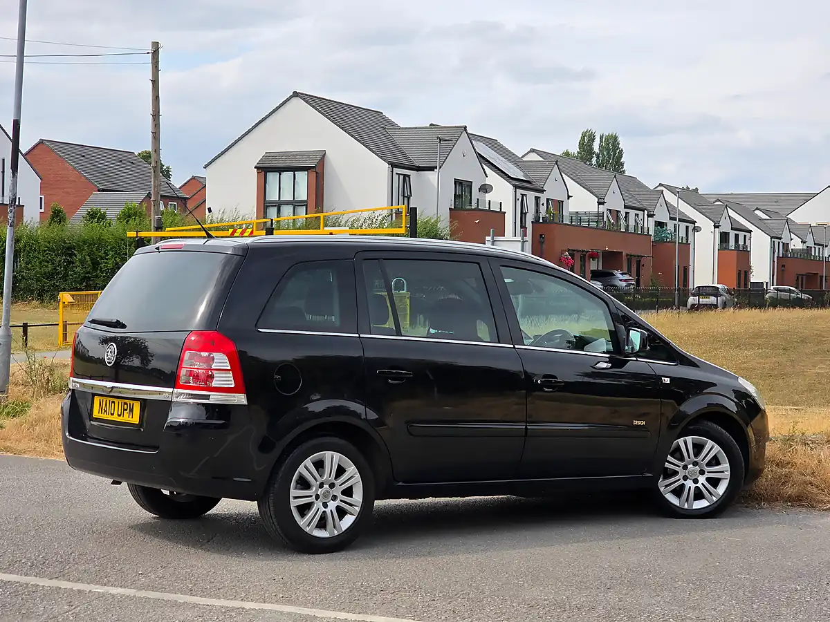 Used 2010 Vauxhall Zafira Design Black - Interior and Exterior details 7