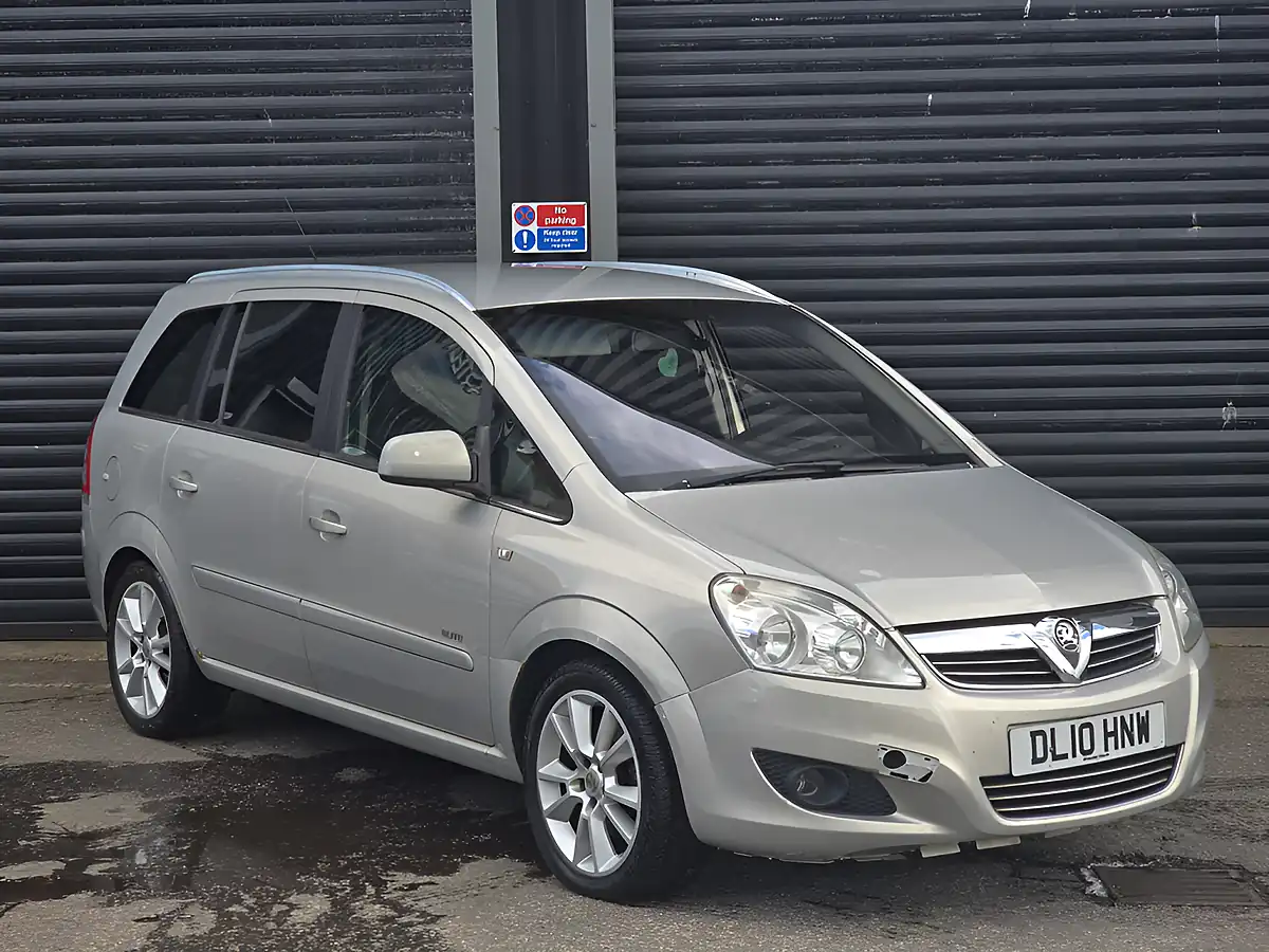 Used 2010 Vauxhall Zafira Elite Silver - Front View
