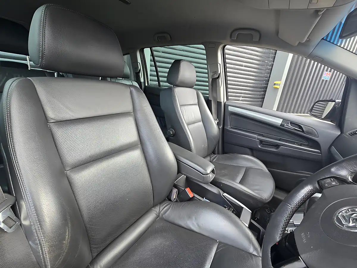 Used 2010 Vauxhall Zafira Elite Silver - Interior and Exterior details 4