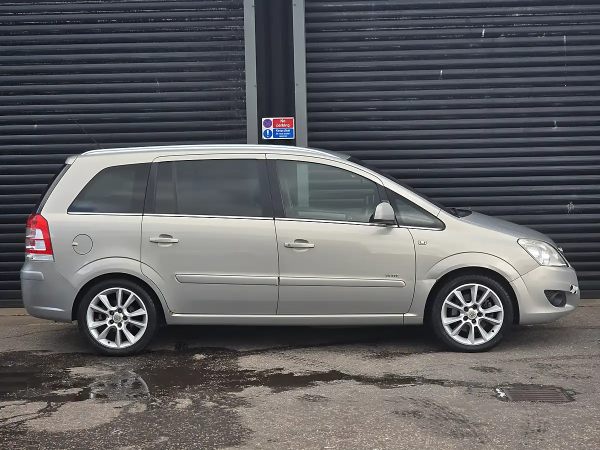 Used 2010 Vauxhall Zafira Elite Silver - Interior and Exterior details 6