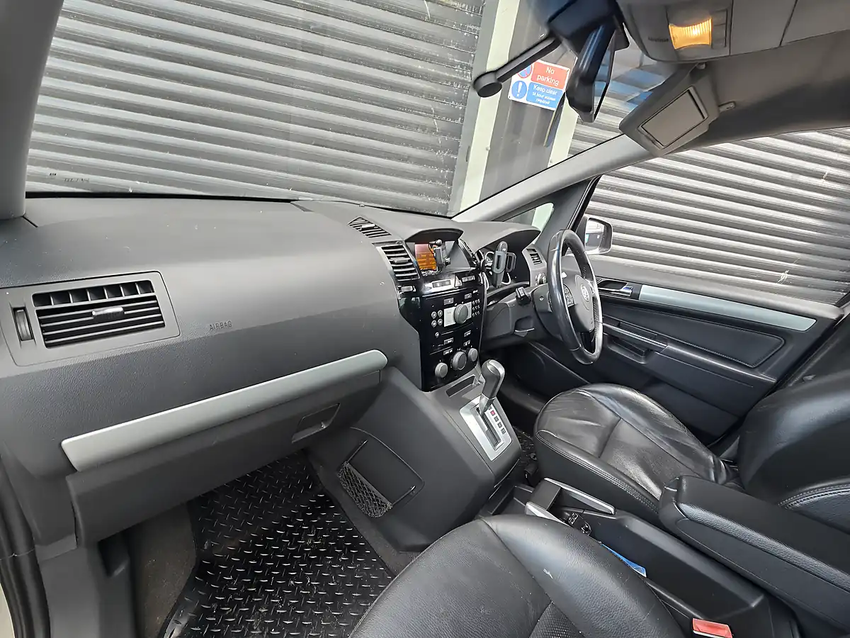 Used 2010 Vauxhall Zafira Elite Silver - Interior and Exterior details 9