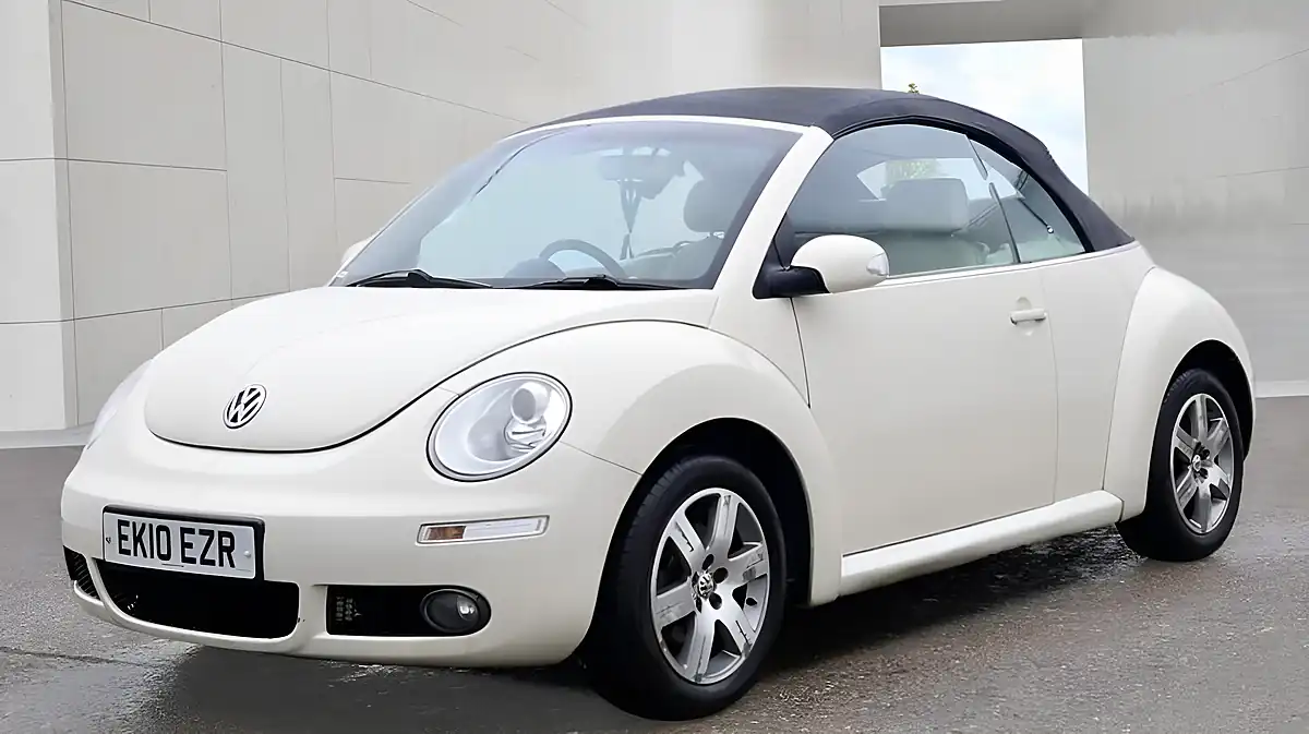 Used 2010 Volkswagen Beetle Cabriolet Beige - Interior and Exterior details 3