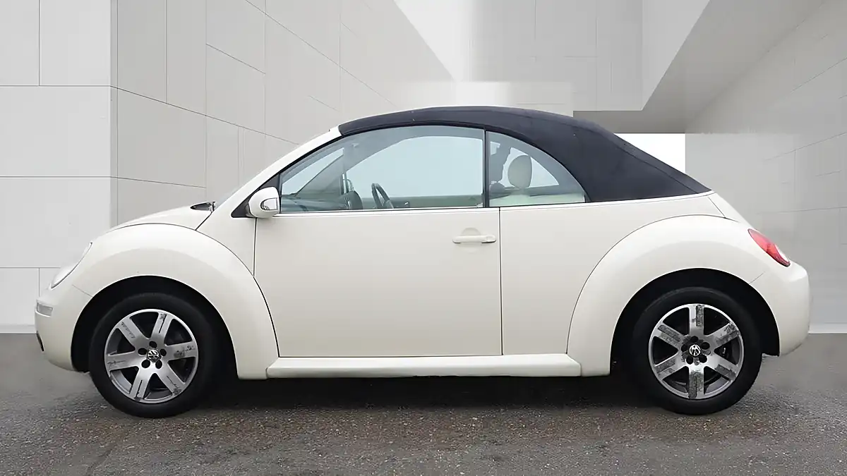 Used 2010 Volkswagen Beetle Cabriolet Beige - Interior and Exterior details 4