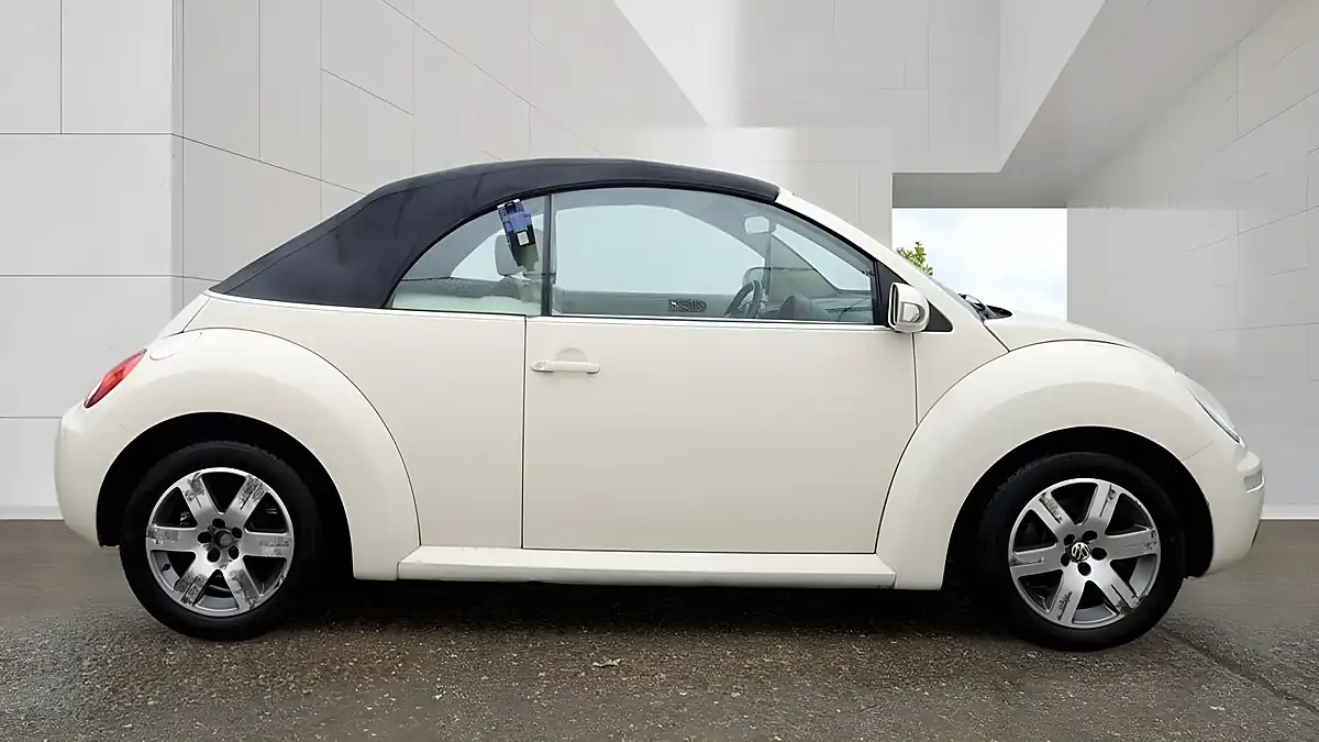 Used 2010 Volkswagen Beetle Cabriolet Beige - Interior and Exterior details 8
