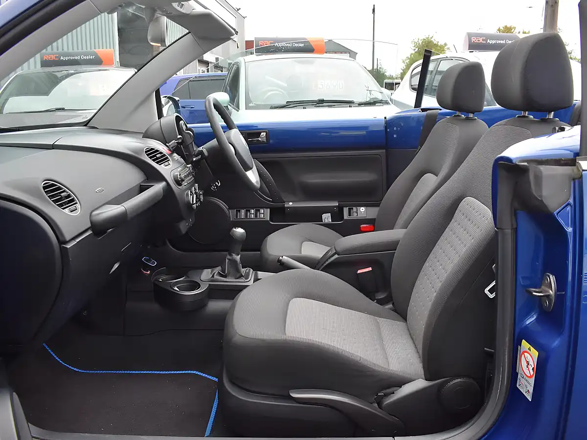 Used 2010 Volkswagen Beetle Cabriolet Blue - Interior and Exterior details 13