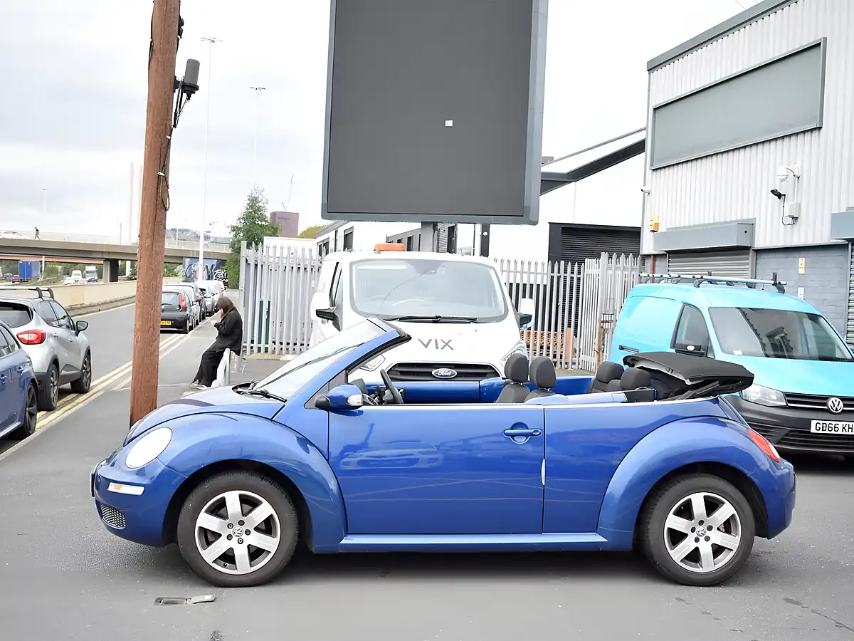 Used 2010 Volkswagen Beetle Cabriolet Blue - Interior and Exterior details 4