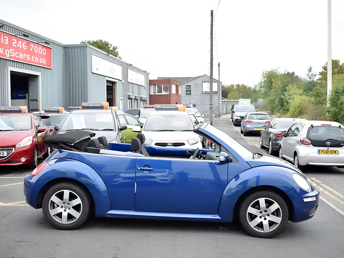 Used 2010 Volkswagen Beetle Cabriolet Blue - Interior and Exterior details 8