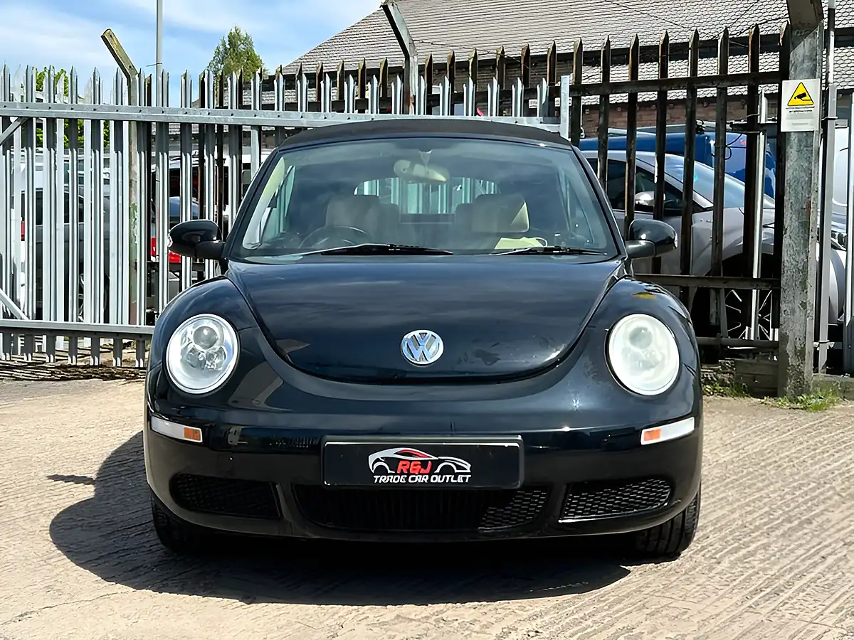 Used 2010 Volkswagen Beetle Luna Black - Interior and Exterior details 10
