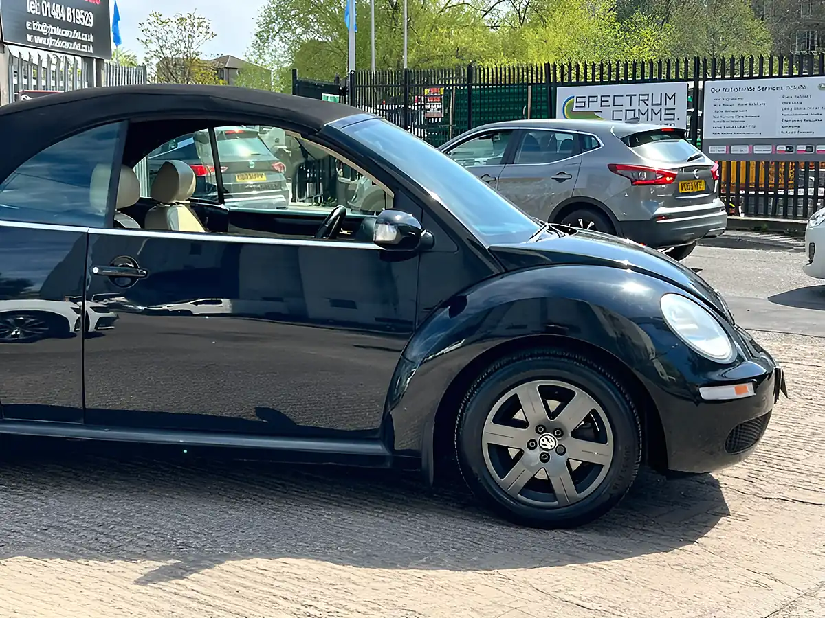 Used 2010 Volkswagen Beetle Luna Black - Interior and Exterior details 13