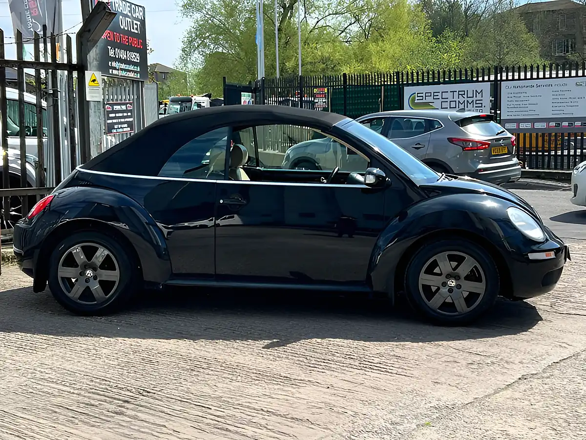 Used 2010 Volkswagen Beetle Luna Black - Interior and Exterior details 14