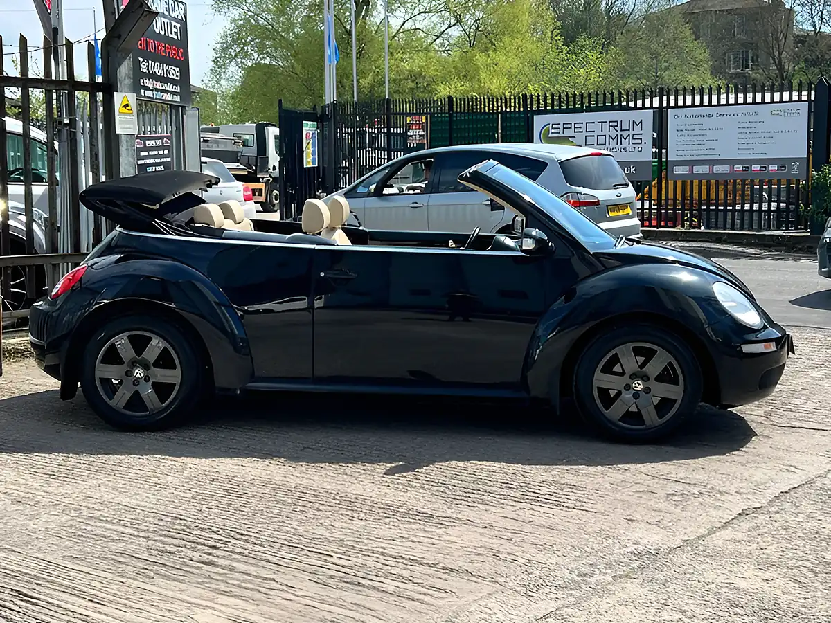Used 2010 Volkswagen Beetle Luna Black - Interior and Exterior details 15