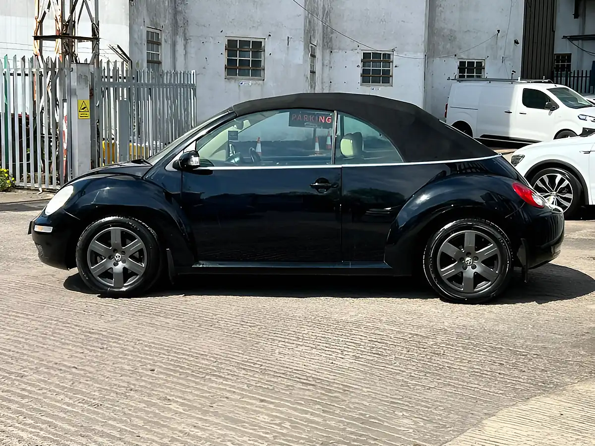 Used 2010 Volkswagen Beetle Luna Black - Interior and Exterior details 17