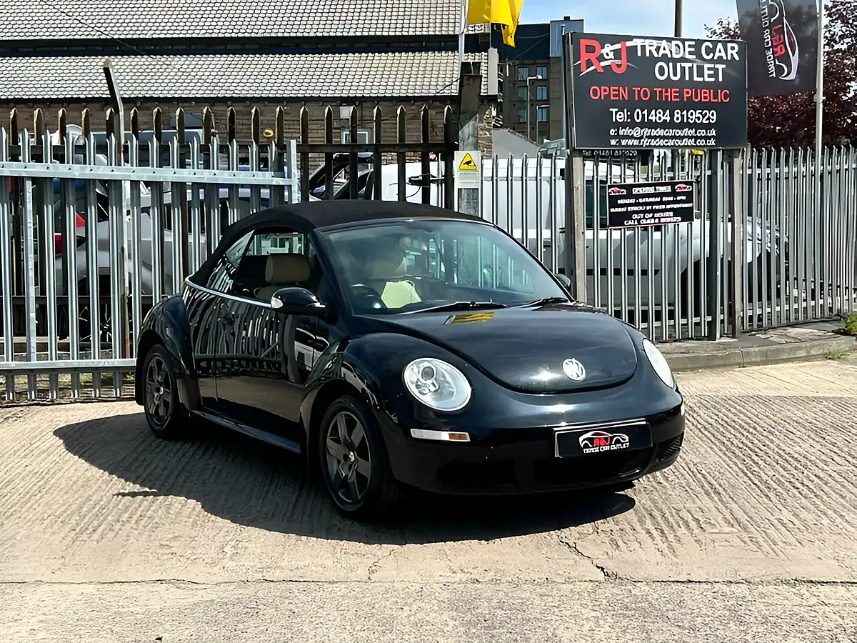Used 2010 Volkswagen Beetle Luna Black - Interior and Exterior details 6
