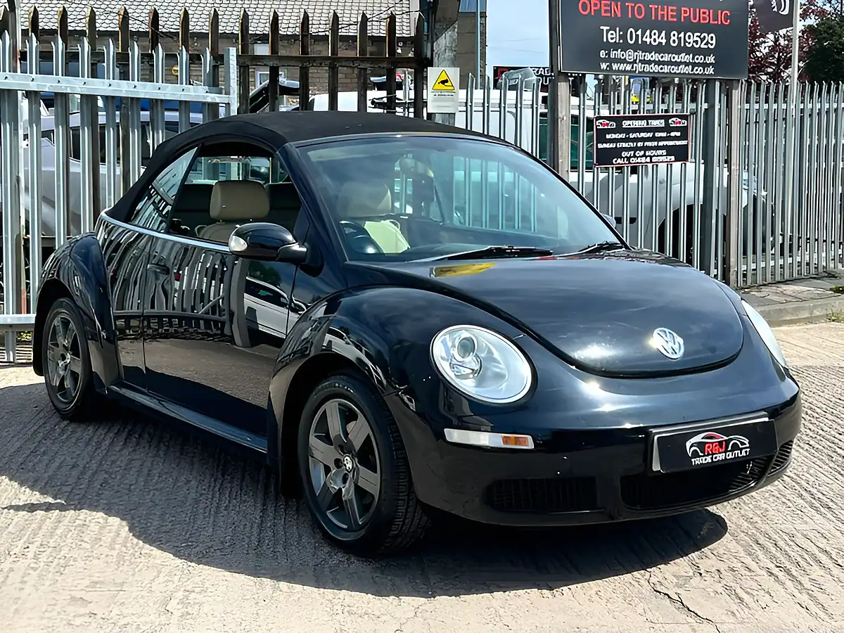 Used 2010 Volkswagen Beetle Luna Black - Interior and Exterior details 7