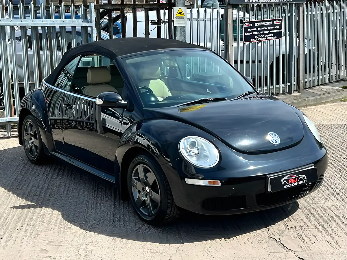 Used 2010 Volkswagen Beetle Luna Black - Interior and Exterior details 8