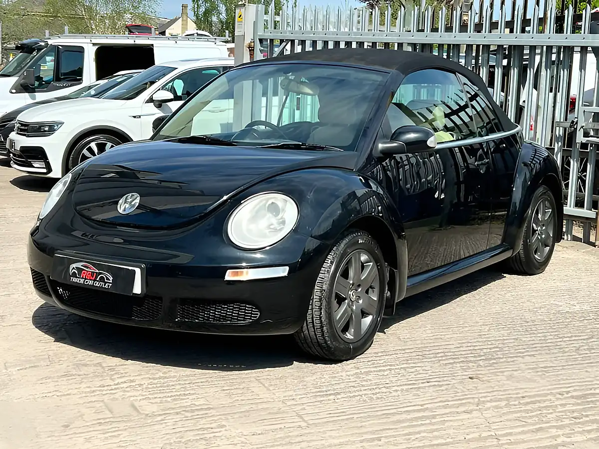 Used 2010 Volkswagen Beetle Luna Black - Interior and Exterior details 9