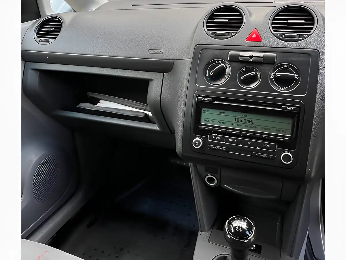 Used 2010 Volkswagen Caddy C20 L1 Standard Roof Blue - Interior and Exterior details 17