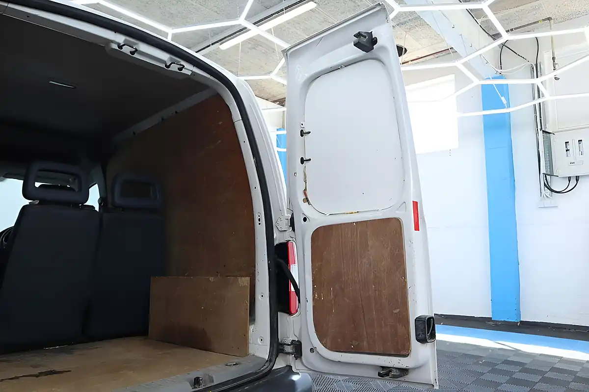 Used 2010 Volkswagen Caddy C20 Panel Van White - Interior and Exterior details 12