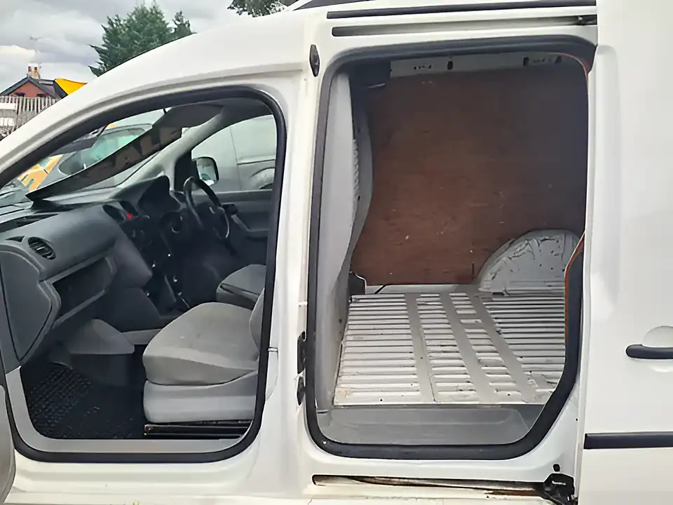 Used 2010 Volkswagen Caddy - Interior and Exterior details 16