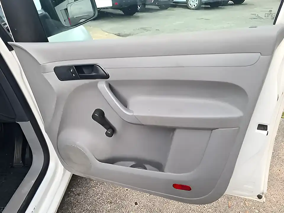 Used 2010 Volkswagen Caddy - Interior and Exterior details 19