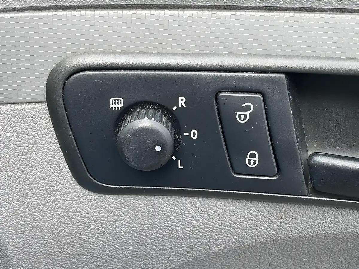 Used 2010 Volkswagen Caddy Maxi Maxi Blue - Interior and Exterior details 10