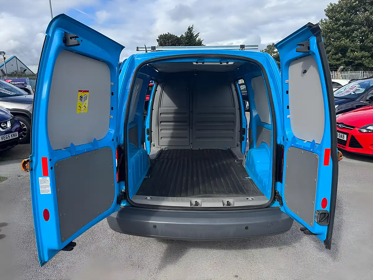 Used 2010 Volkswagen Caddy Maxi Maxi Blue - Interior and Exterior details 14