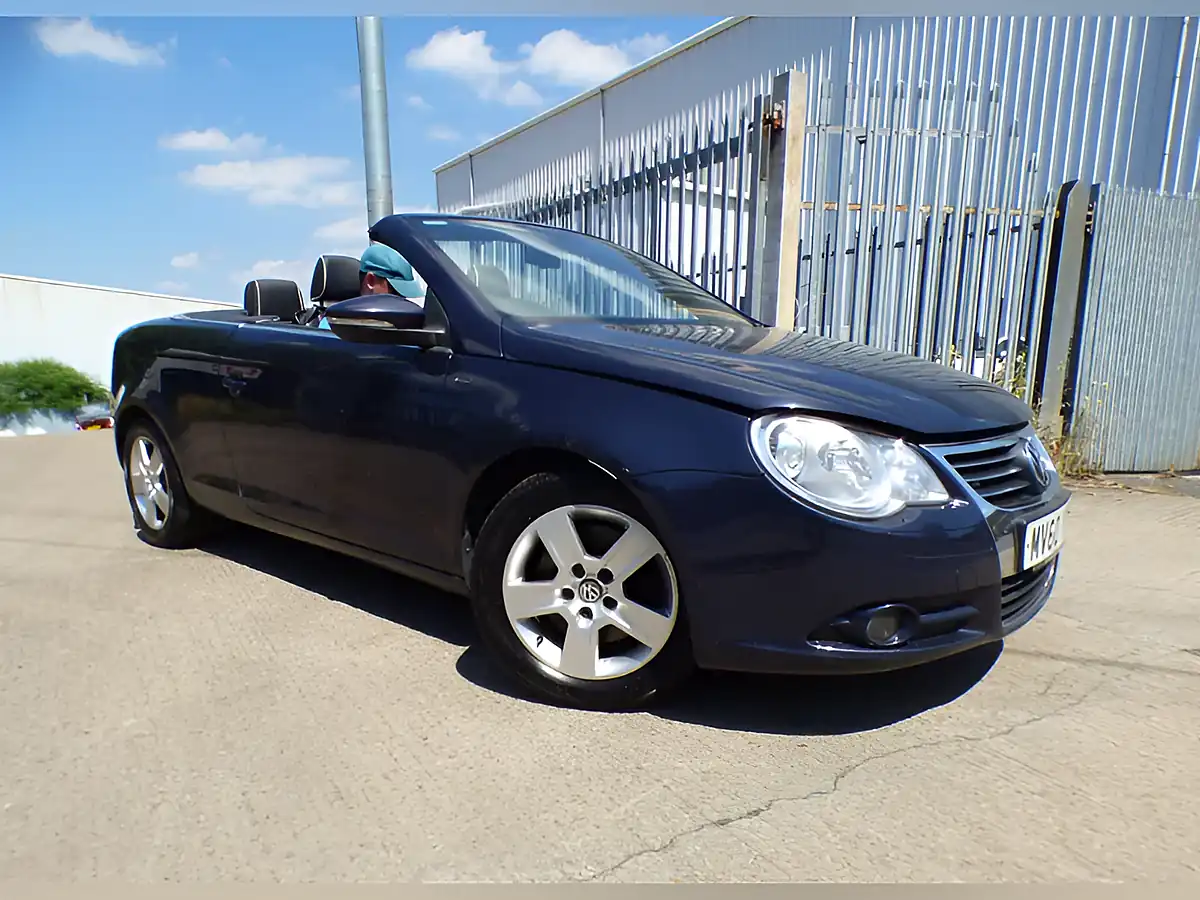Used 2010 Volkswagen Eos Individual Cabriolet Blue - Front View
