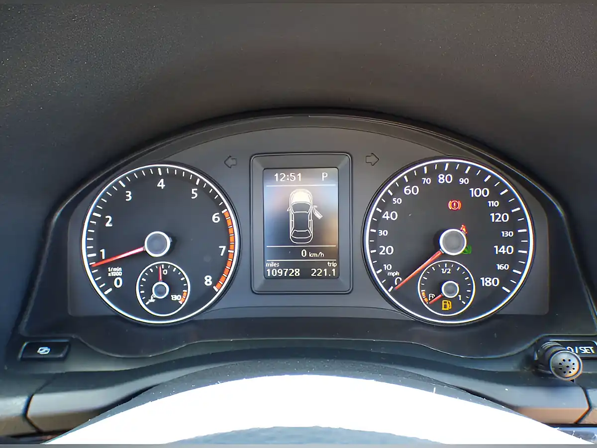 Used 2010 Volkswagen Eos Individual Cabriolet Blue - Interior and Exterior details 11