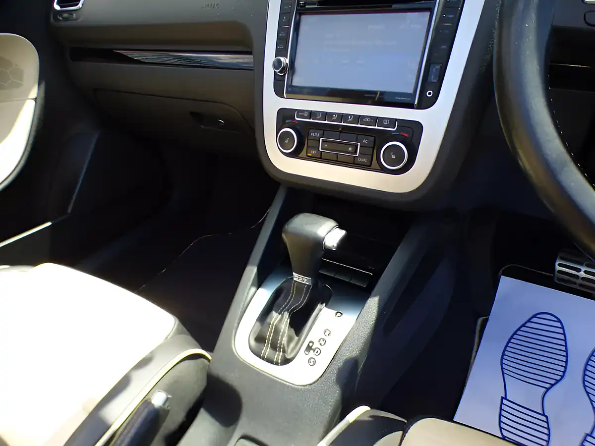 Used 2010 Volkswagen Eos Individual Cabriolet Blue - Interior and Exterior details 15