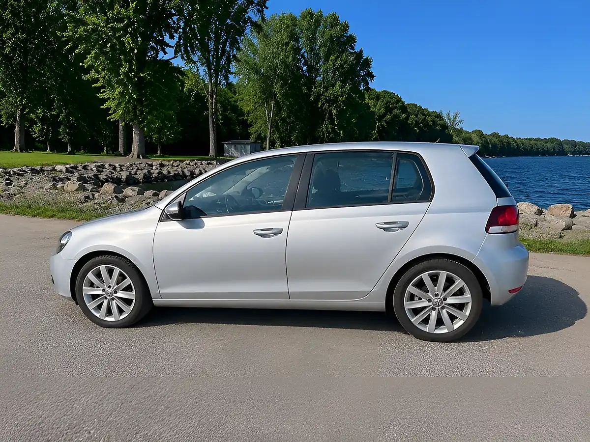 Used 2010 Volkswagen Golf GT Silver - Interior and Exterior details 3
