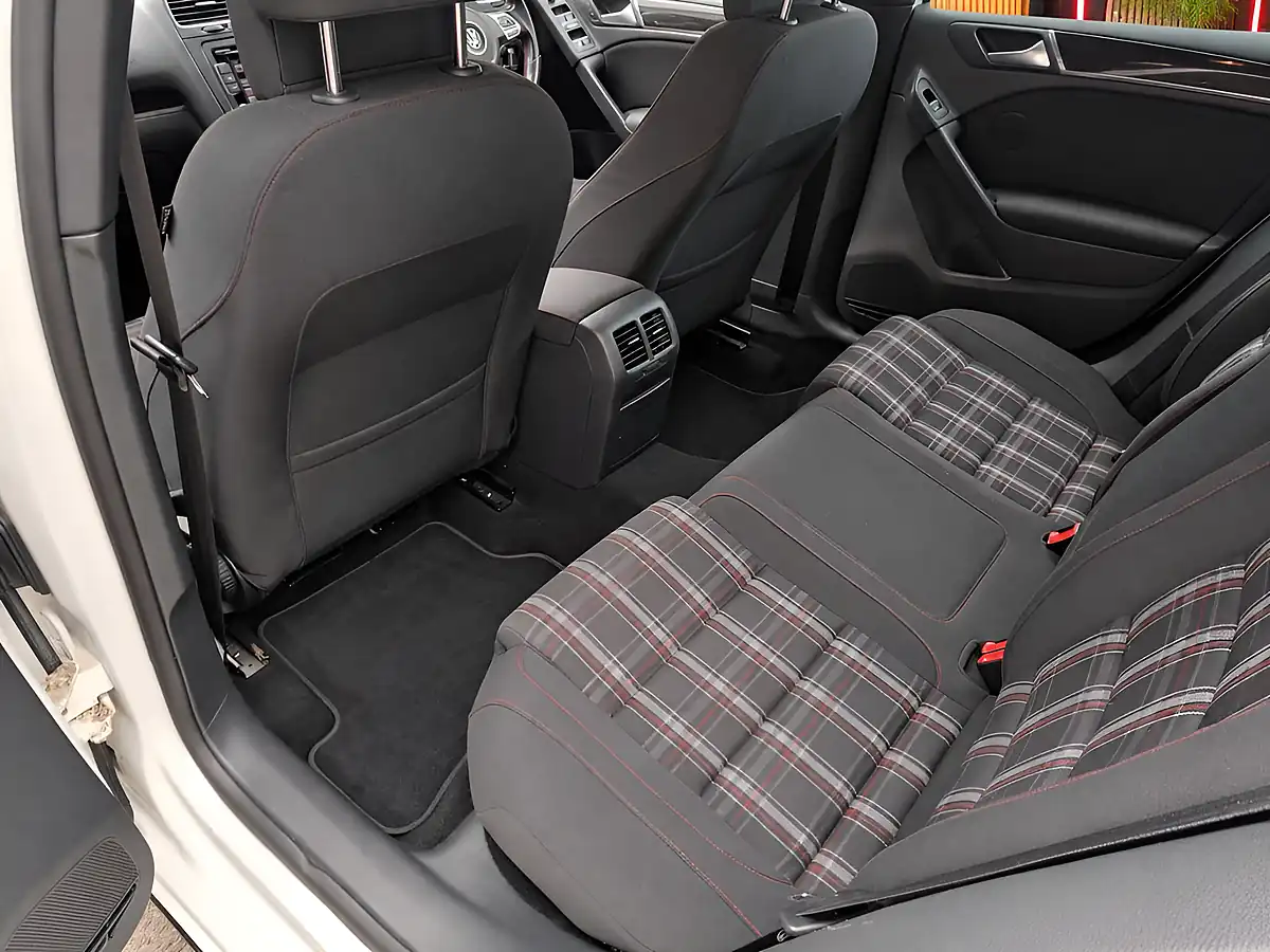 Used 2010 Volkswagen Golf GTI White - Interior and Exterior details 11