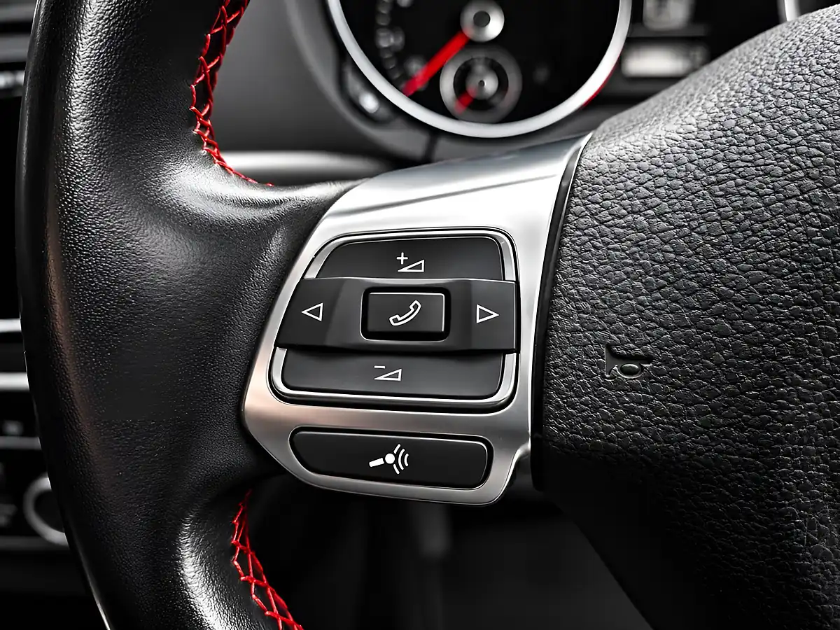 Used 2010 Volkswagen Golf GTI White - Interior and Exterior details 13