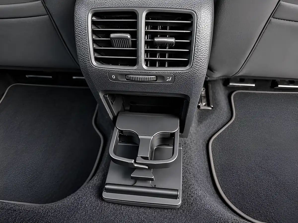 Used 2010 Volkswagen Golf GTI White - Interior and Exterior details 17