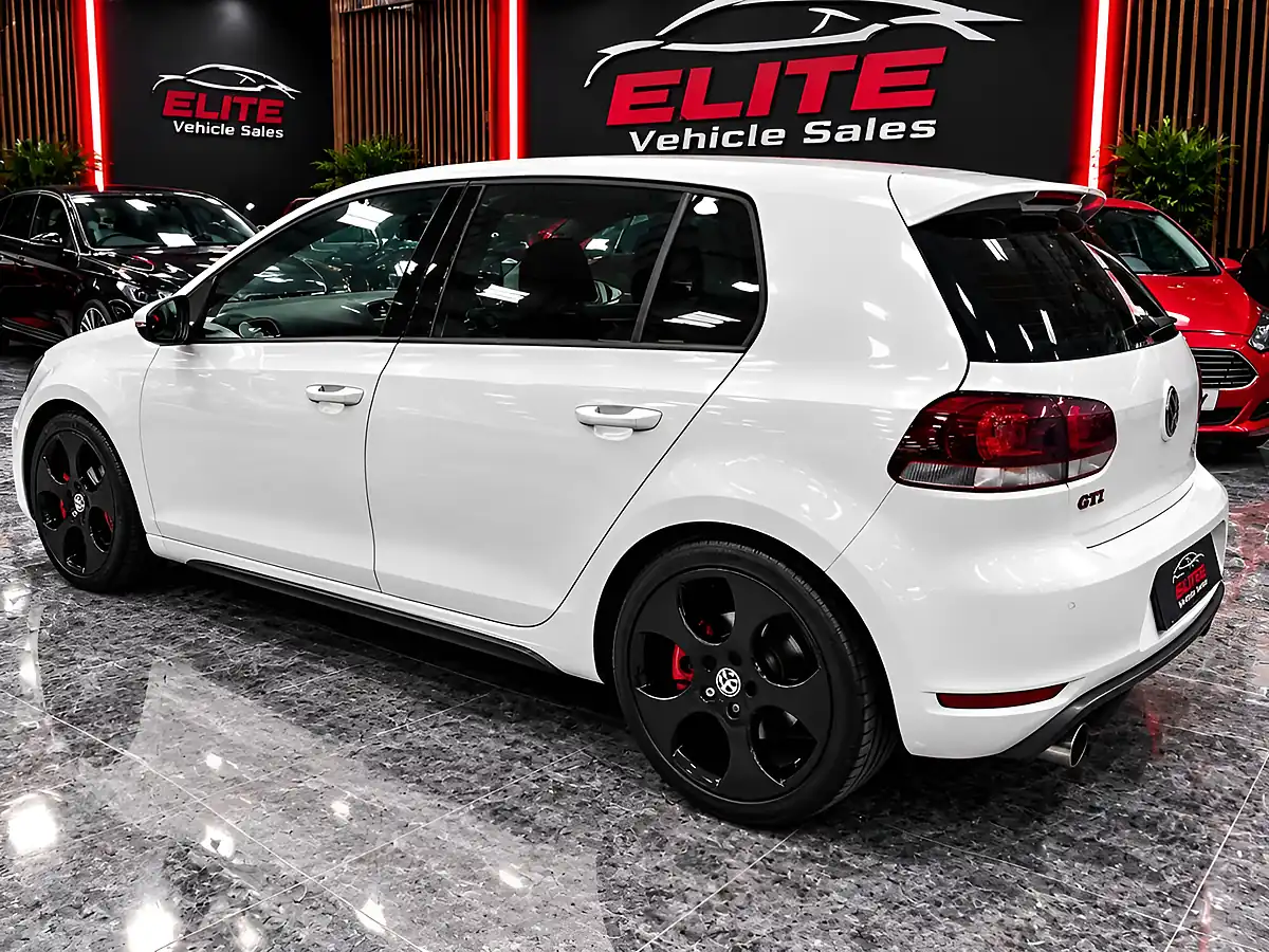 Used 2010 Volkswagen Golf GTI White - Interior and Exterior details 5