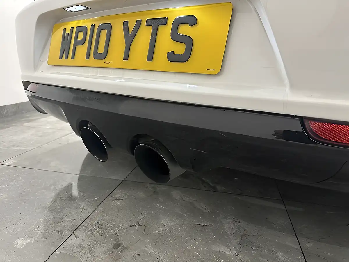 Used 2010 Volkswagen Golf R White - Interior and Exterior details 10