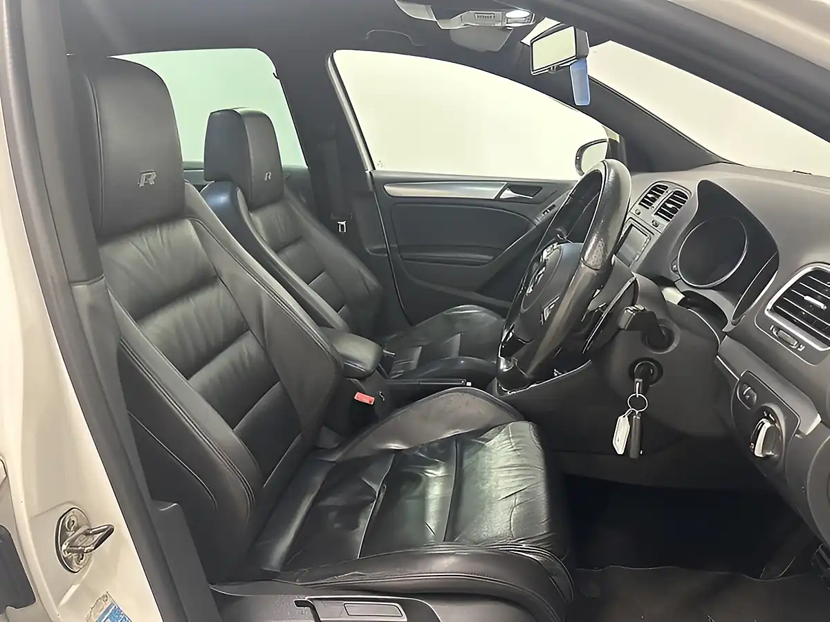 Used 2010 Volkswagen Golf R White - Interior and Exterior details 16