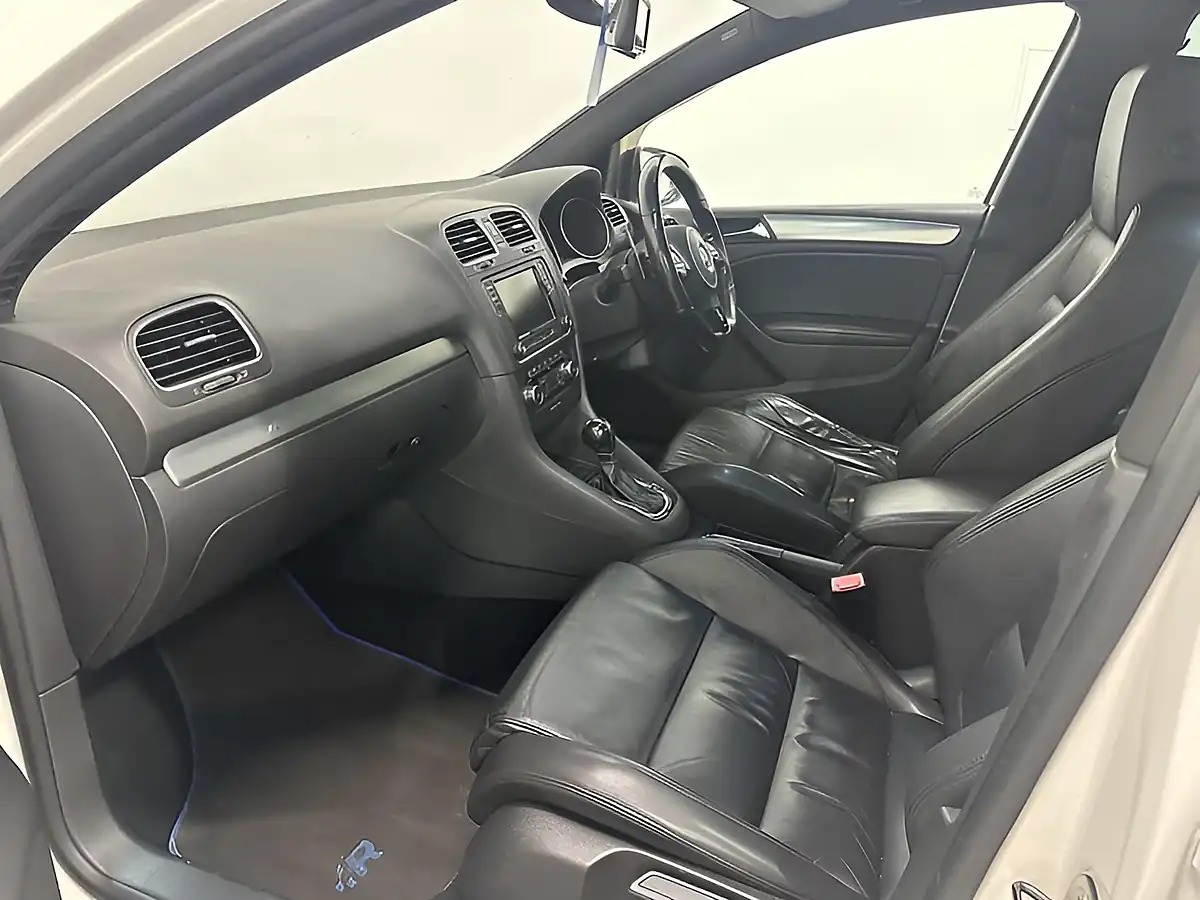 Used 2010 Volkswagen Golf R White - Interior and Exterior details 19
