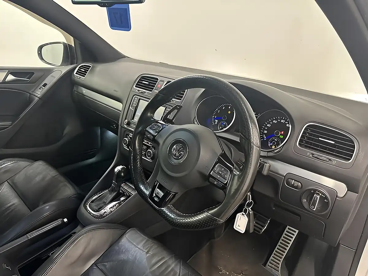 Used 2010 Volkswagen Golf R White - Interior and Exterior details 20